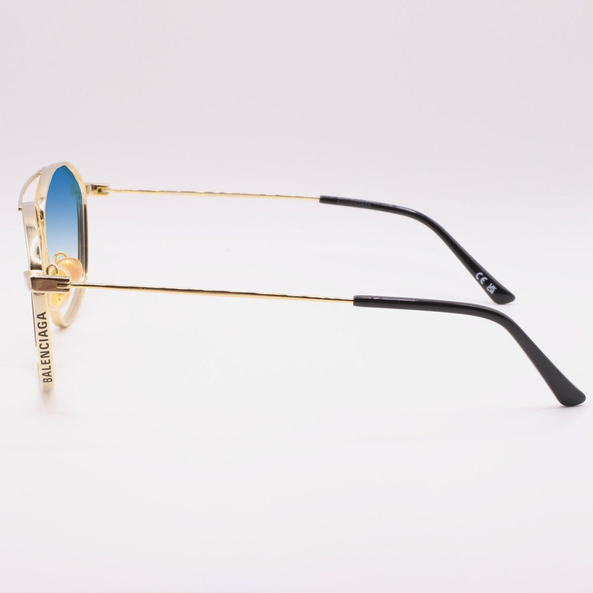 Lunettes Balenciaga BB0199O vintage, vue de profil, verres bleus dégradés