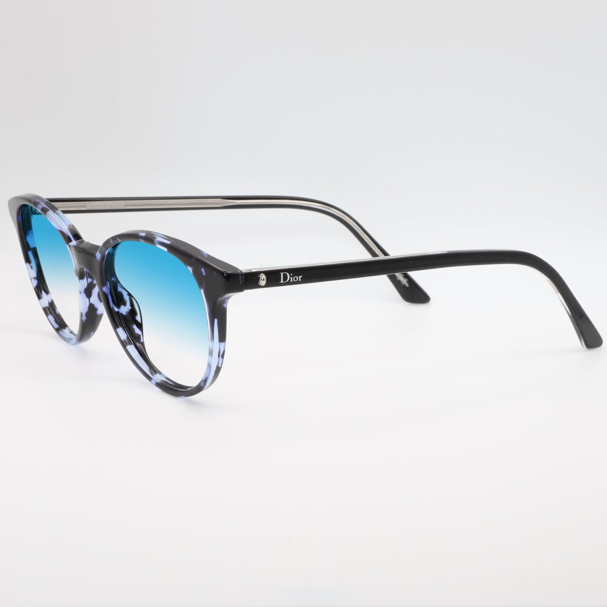 Lunette Christian Dior Montaigne 47 — coloris 0JBW, vue de profil, verres bleu dégradé